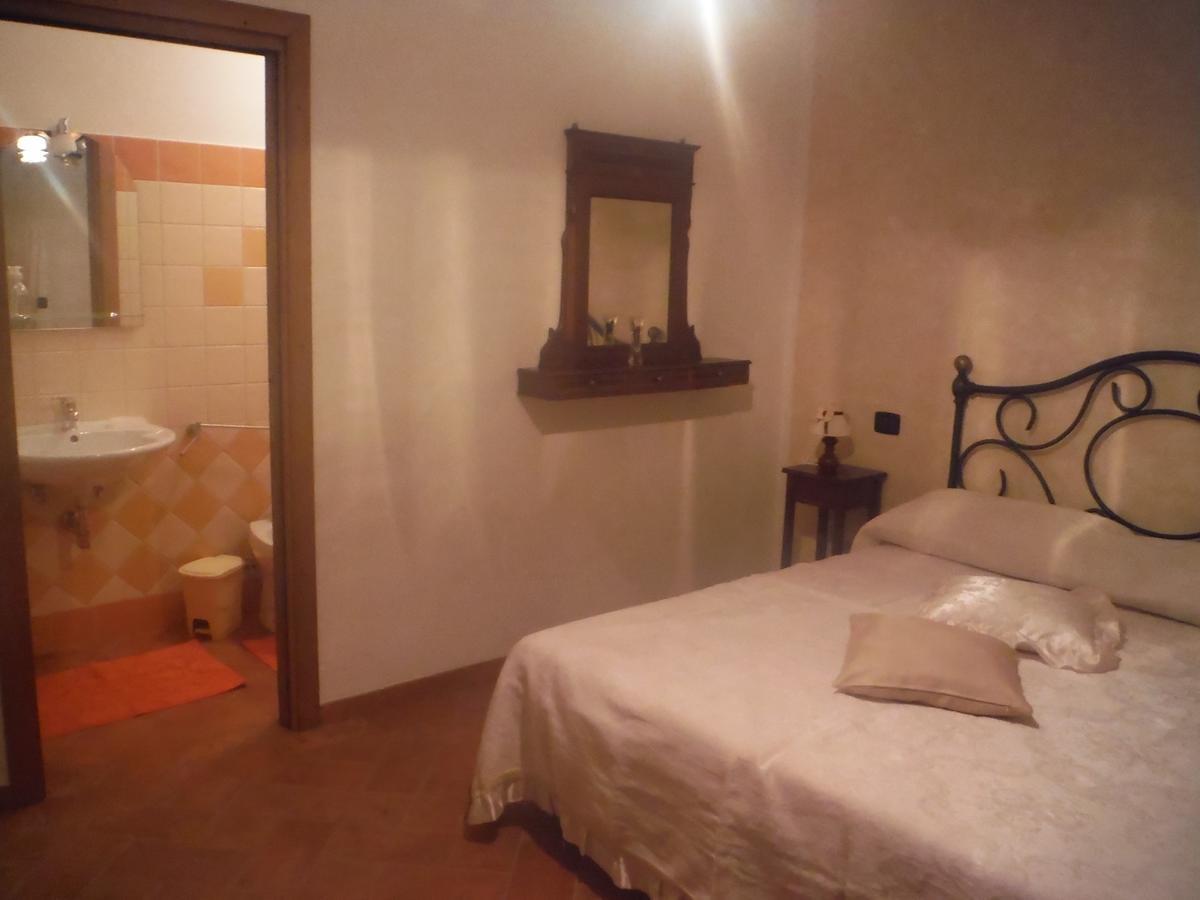 Agriturismo Santa Adriana Volterra Rum bild