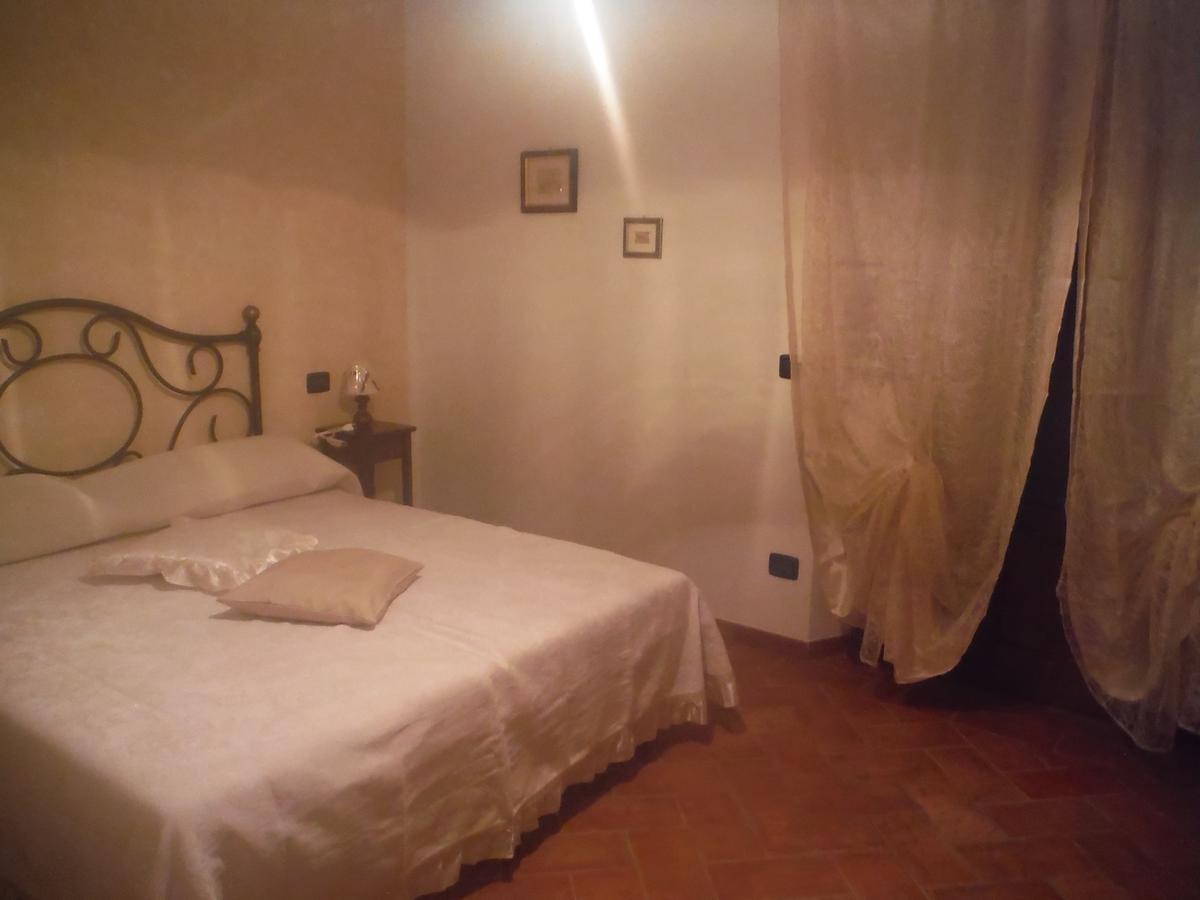 Agriturismo Santa Adriana Volterra Rum bild